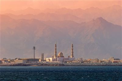 Dibba mit Moschee